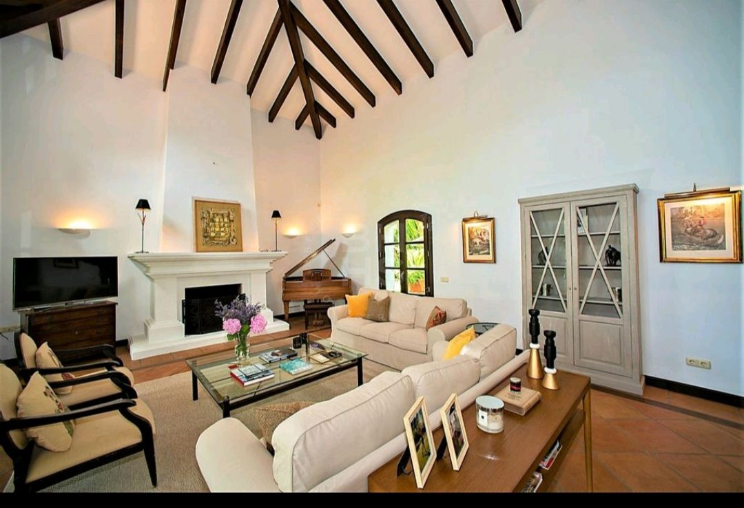 Beautiful traditional Andalusian-style villa in one of the most prestigious areas in the Golf Valley