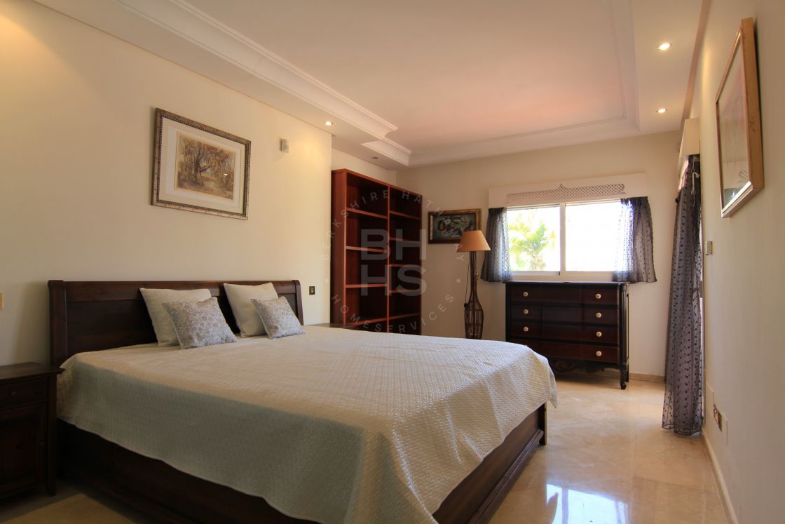 Stunning beachfront duplex penthouse in Ventura del Mar, one of the most prestigious complexes in Puerto Banús