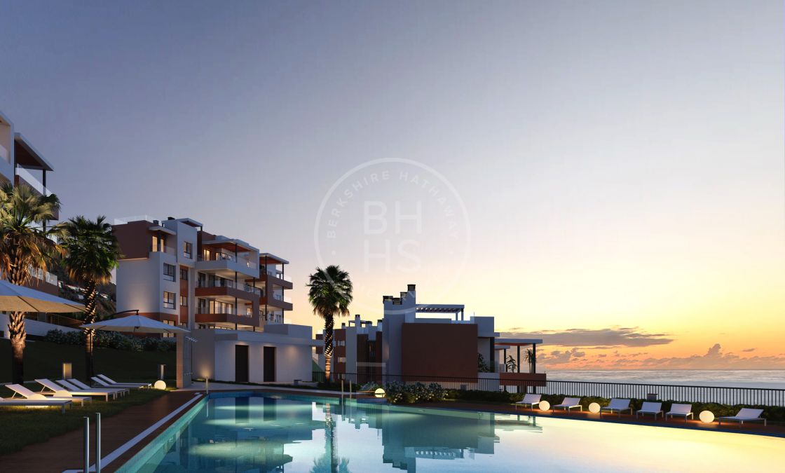 Contemporary first-floor apartment with sea views in a privileged location close to everything