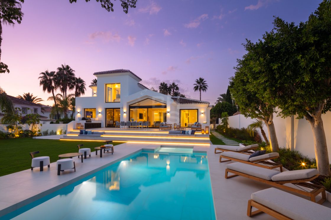 Very private, contemporary villa in a gated community in Nueva Andalucia