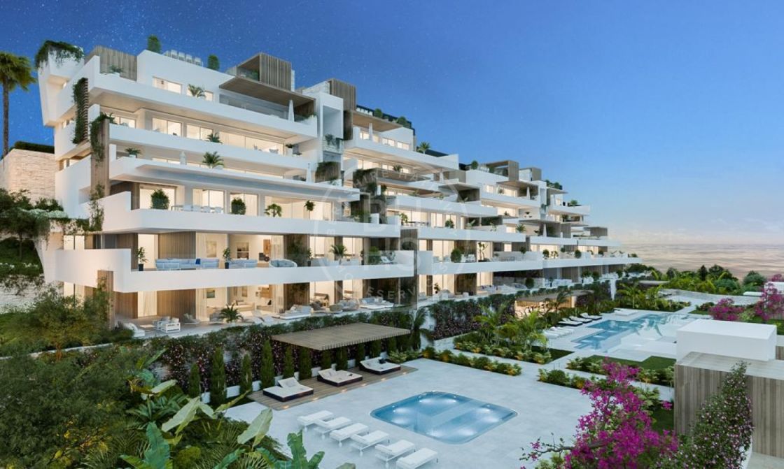 Contemporary third-floor apartment with panoramic views close to all amenities in Estepona