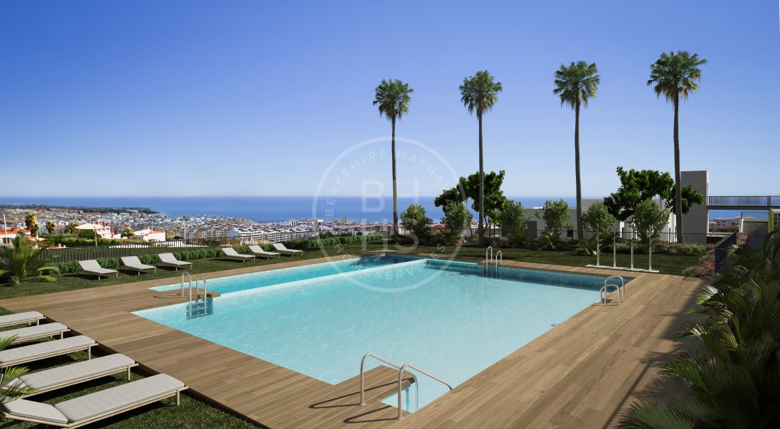 South-facing garden apartment in an off-plan luxury development conveniently located in Estepona