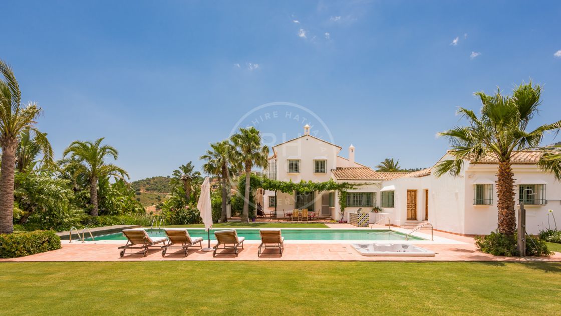 Contemporary style villa recently renovated in Elviria, Marbella.