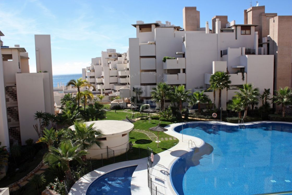 Exclusive apartment in a luxury beachfront complex on the New Golden Mile