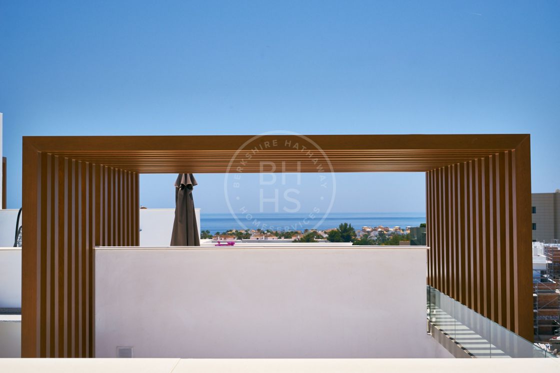 Penthouse apartment walking distance to well-known golf courses on the New Golden Mile, Estepona