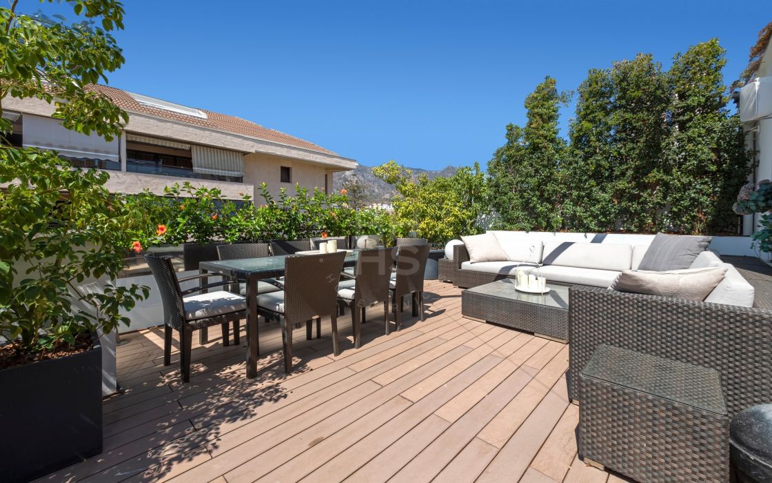 Exclusive west-facing duplex penthouse with private rooftop pool in the heart of Marbella