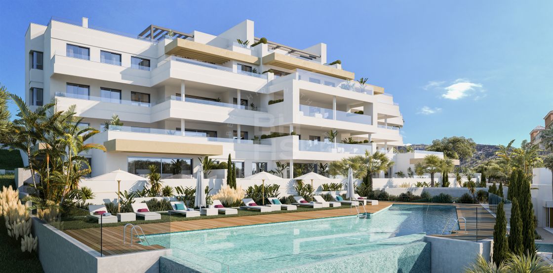 Bright, spacious off-plan front line golf first-floor apartment in Estepona Golf