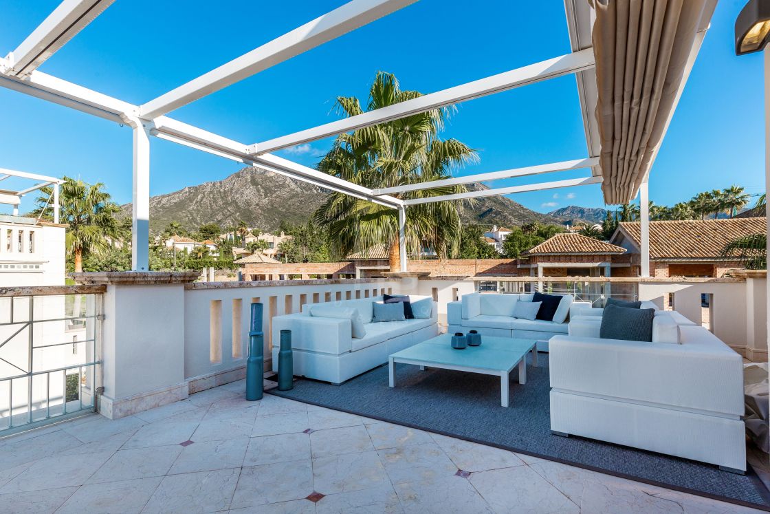 Stunning luxury semi-detached house in one of the most prestigious communities in Sierra Blanca
