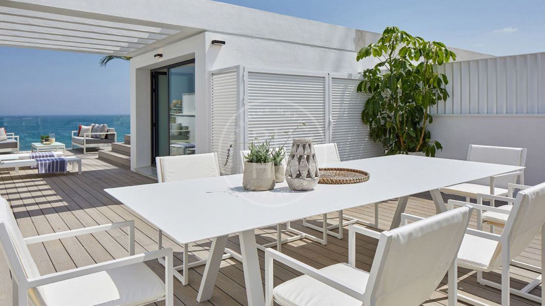 Luxurious beachfront brand-new townhouse in Estepona