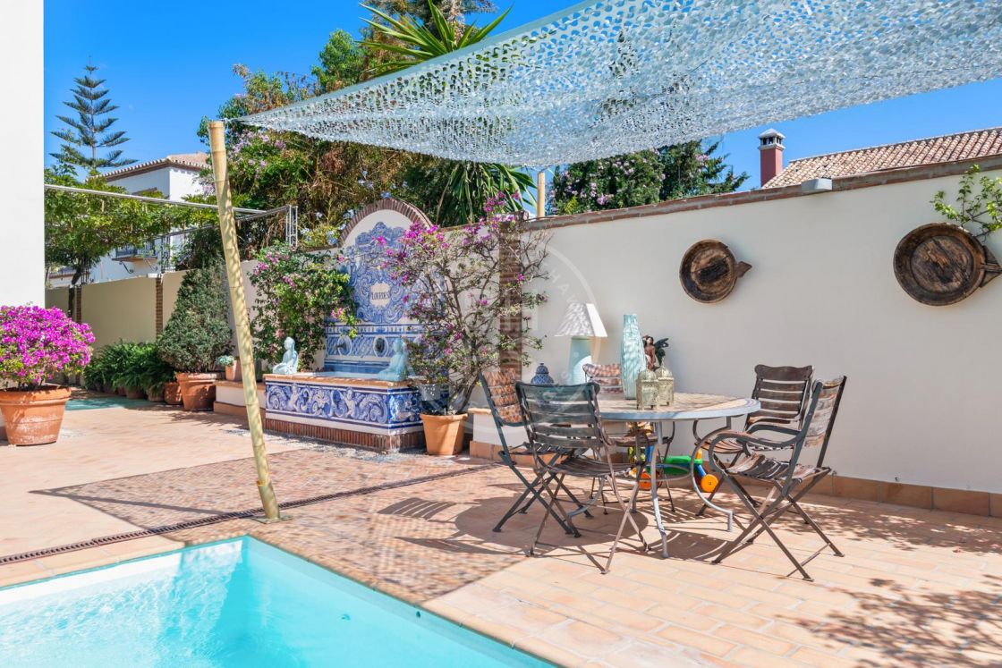 Fantastic Andalusian-style home with lots of character in Valdeolletas, 5-minutes drive from Marbella centre and the beach.