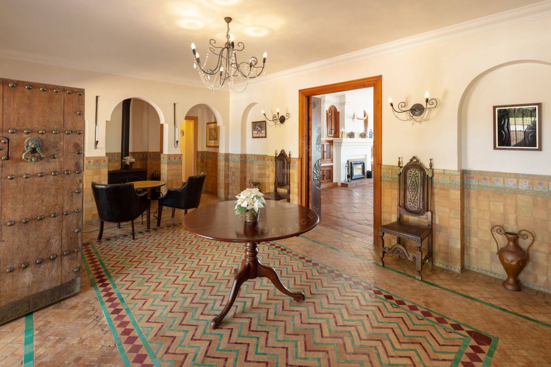 Impressive estate with private tennis court in El Madroñal