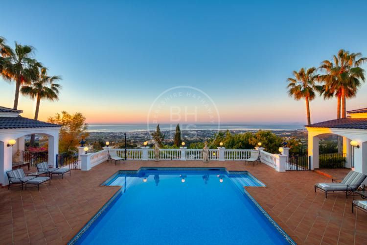 Modern brand-new luxury villa with golf views in Marbella Club Golf Resort, Benahavís