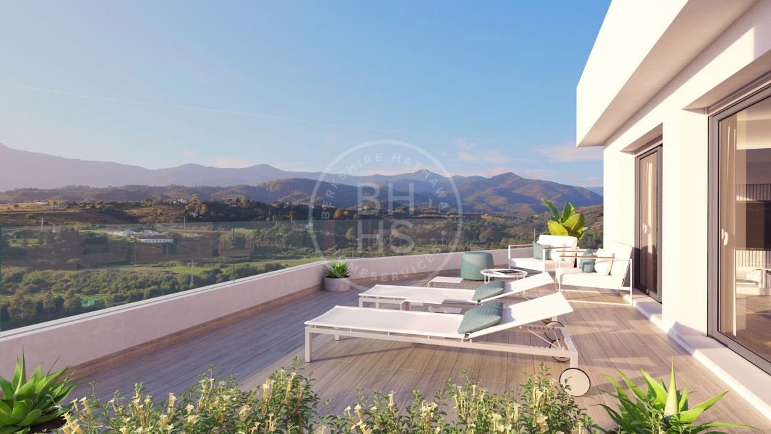 Penthouse apartment walking distance to well-known golf courses on the New Golden Mile, Estepona