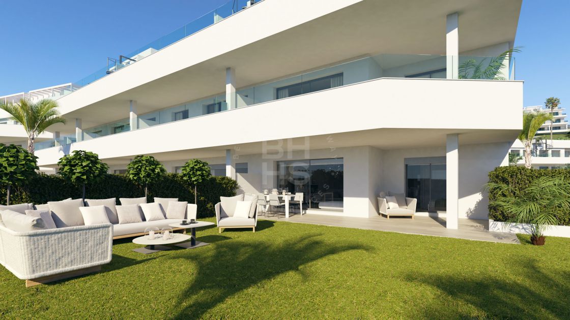Ground-floor apartment walking distance to well-known golf courses on the New Golden Mile, Estepona
