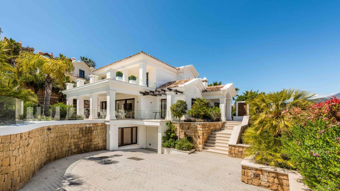 Elegant quality villa located in a renowned golf area