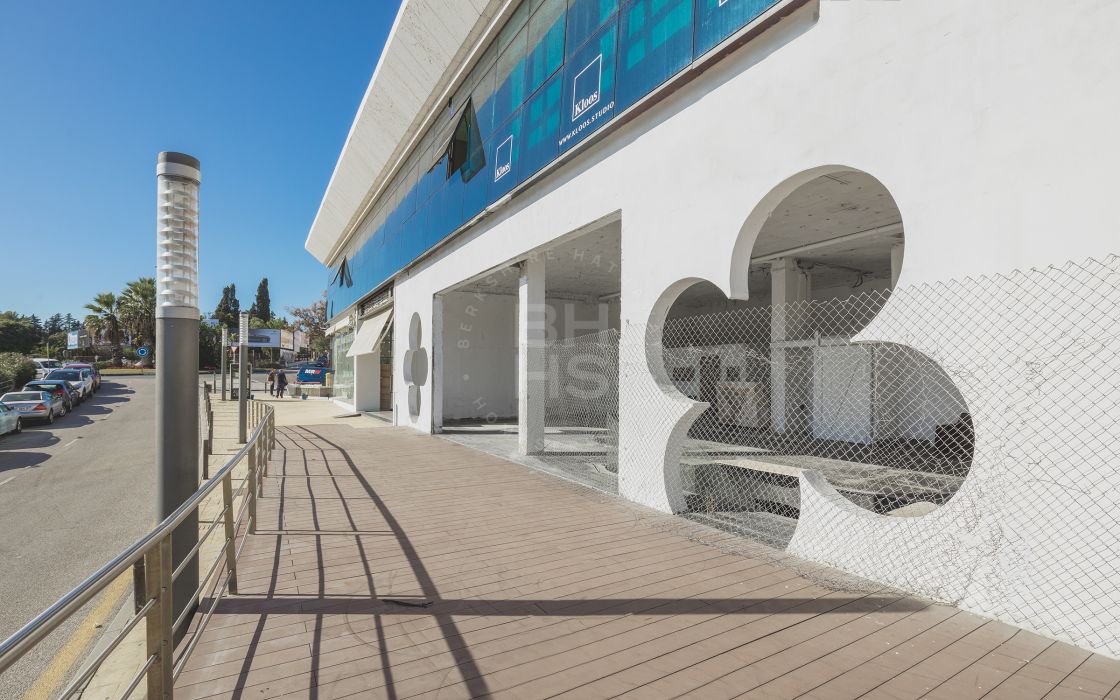 Commercial premises situated in a privileged shopping location in front of El Corte Inglés in Puerto Banús