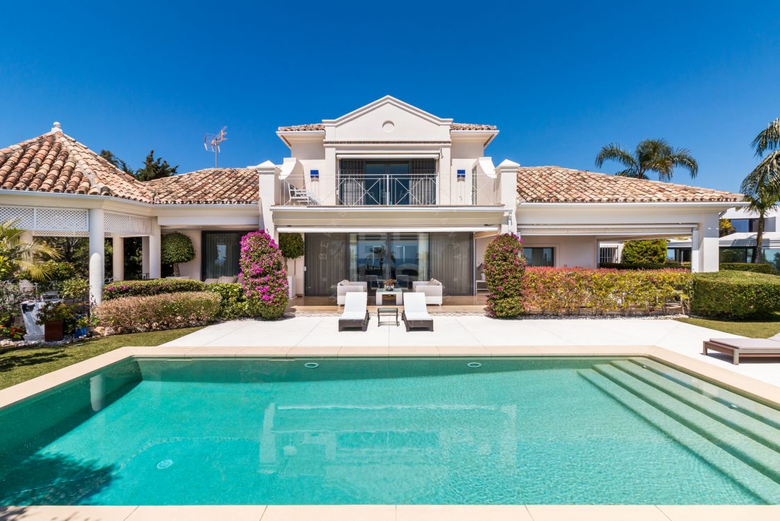 Majestic villa with impressive golf and mountain views in La Quinta, Benahavís