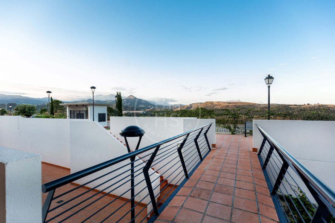 Brand new contemporary southwest-facing duplex penthouse with sea and mountain views in La Resina Golf, Estepona.