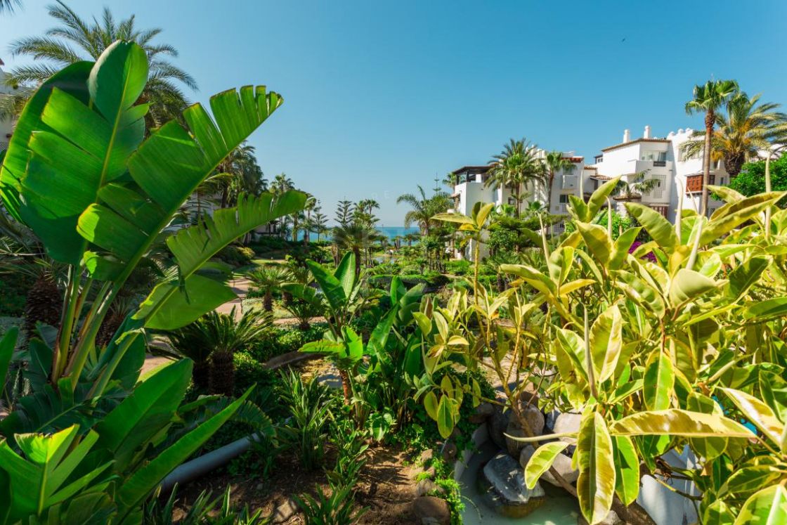 Fully renovated southwest-facing apartment in beachfront complex: Japanese Gardens, Marina Puente Romano.