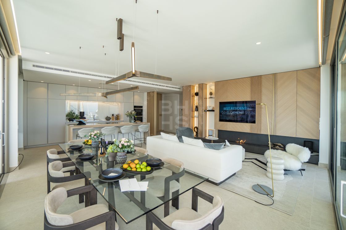 Imposing 4-bedroom duplex penthouse in a new development in La Quinta enjoying breathtaking views