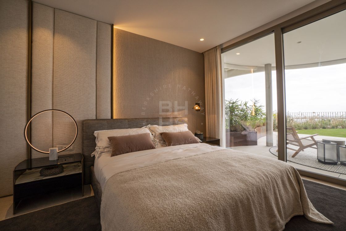 Imposing 4-bedroom duplex penthouse in a new development in La Quinta enjoying breathtaking views