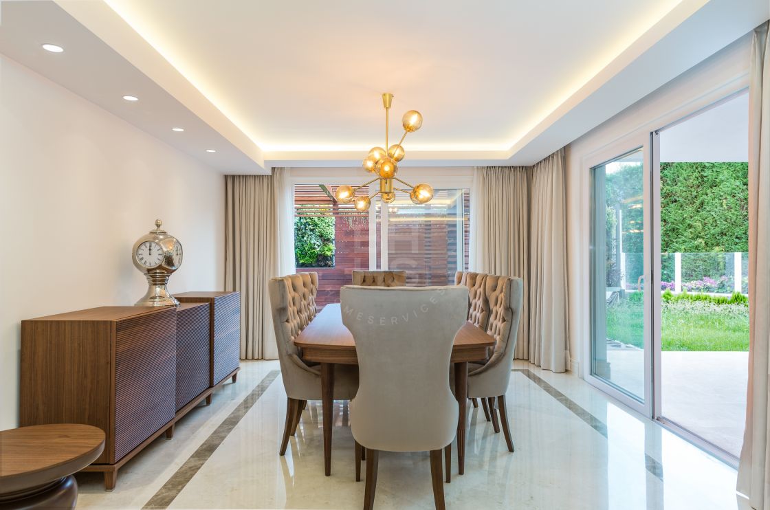 Fully renovated 2nd line beach villa in Puente Romano, Golden Mile-Marbella.