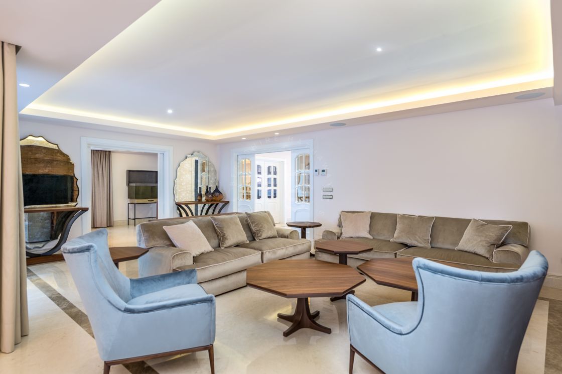 Fully renovated 2nd line beach villa in Puente Romano, Golden Mile-Marbella.