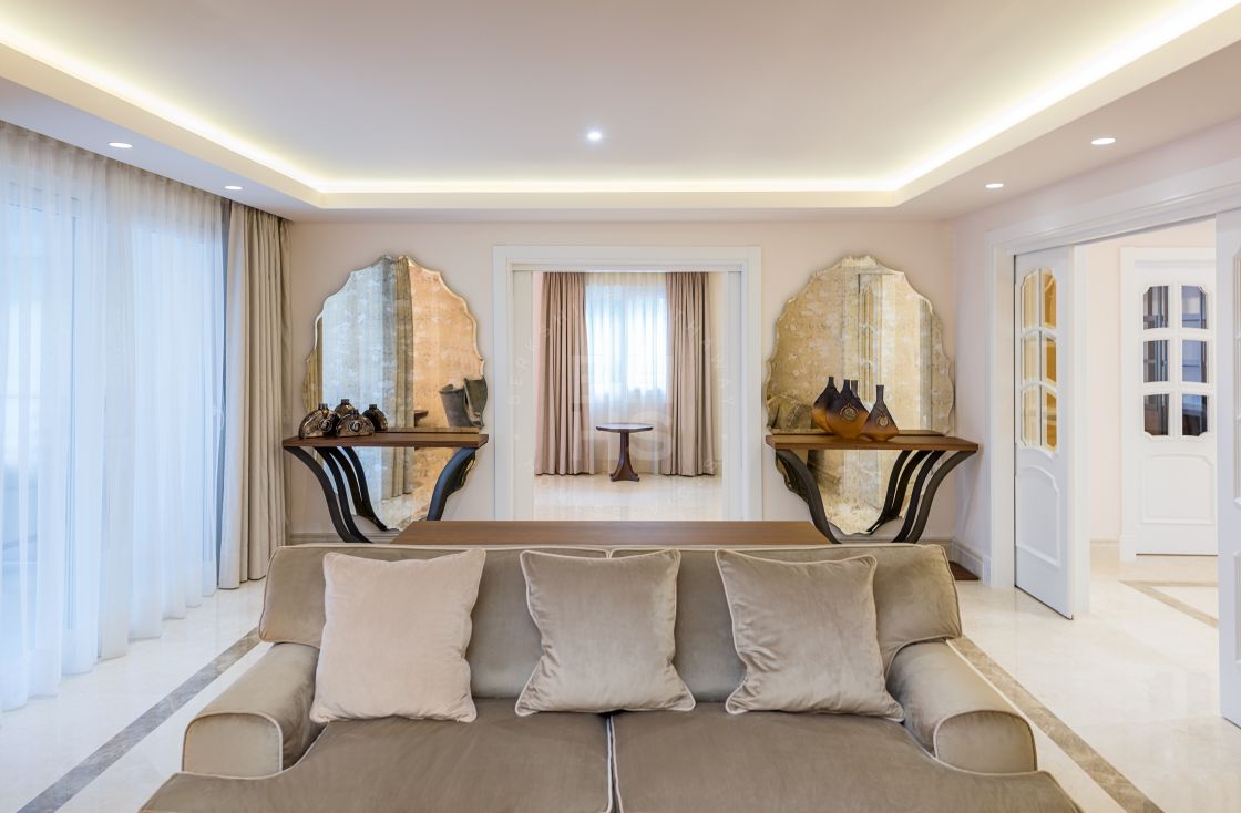 Fully renovated 2nd line beach villa in Puente Romano, Golden Mile-Marbella.
