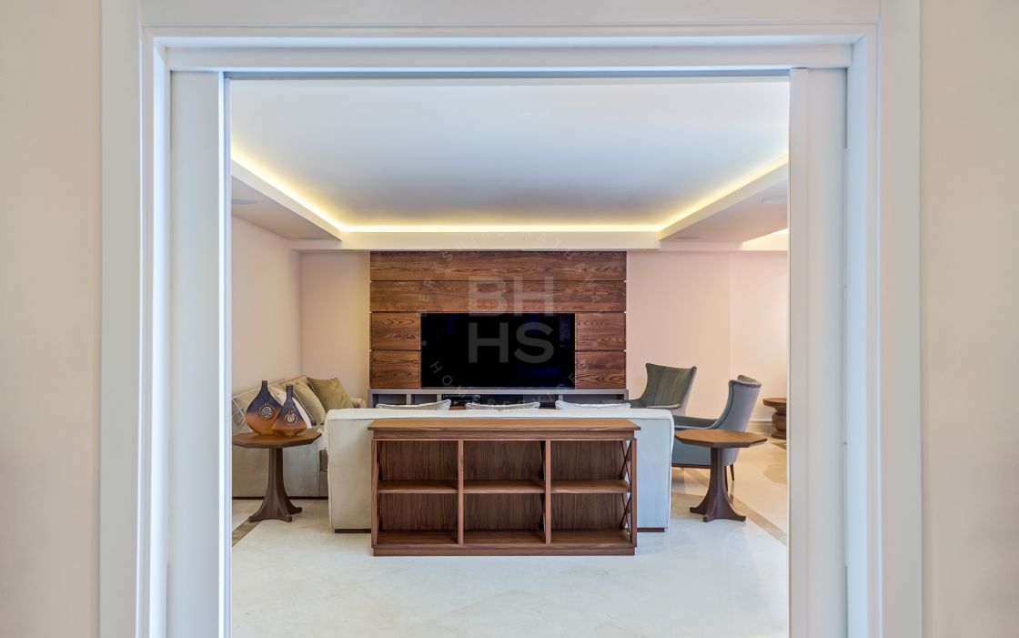 Fully renovated 2nd line beach villa in Puente Romano, Golden Mile-Marbella.