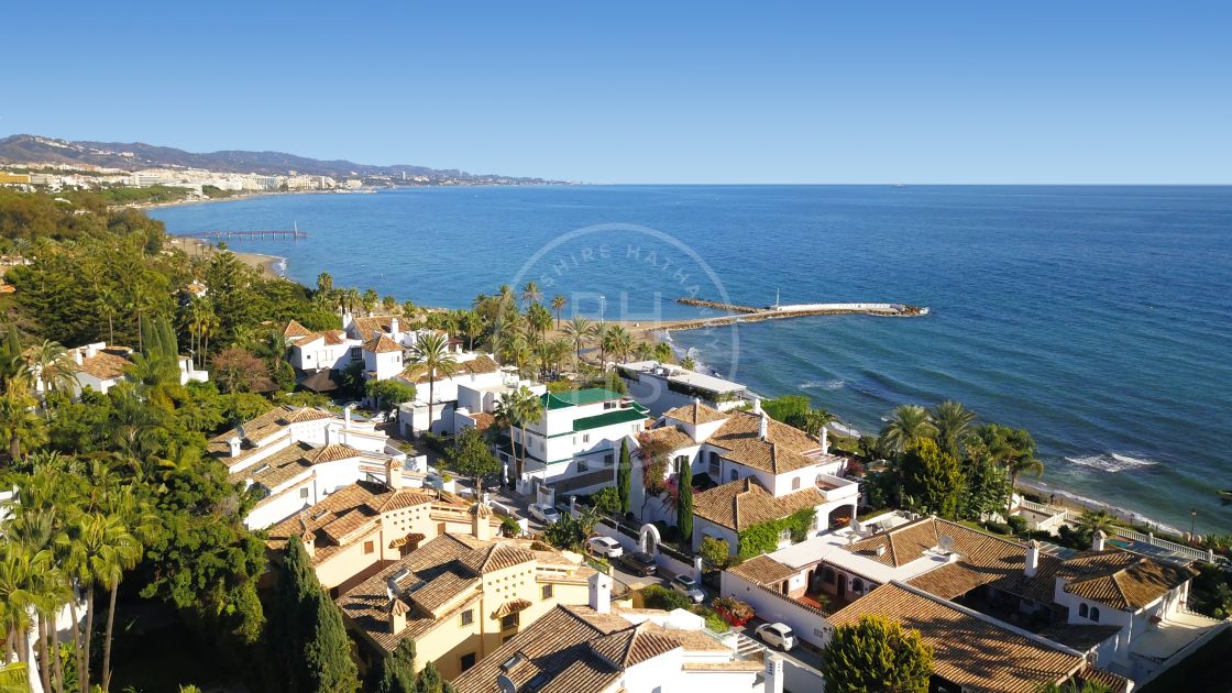 Fully renovated 2nd line beach villa in Puente Romano, Golden Mile-Marbella.
