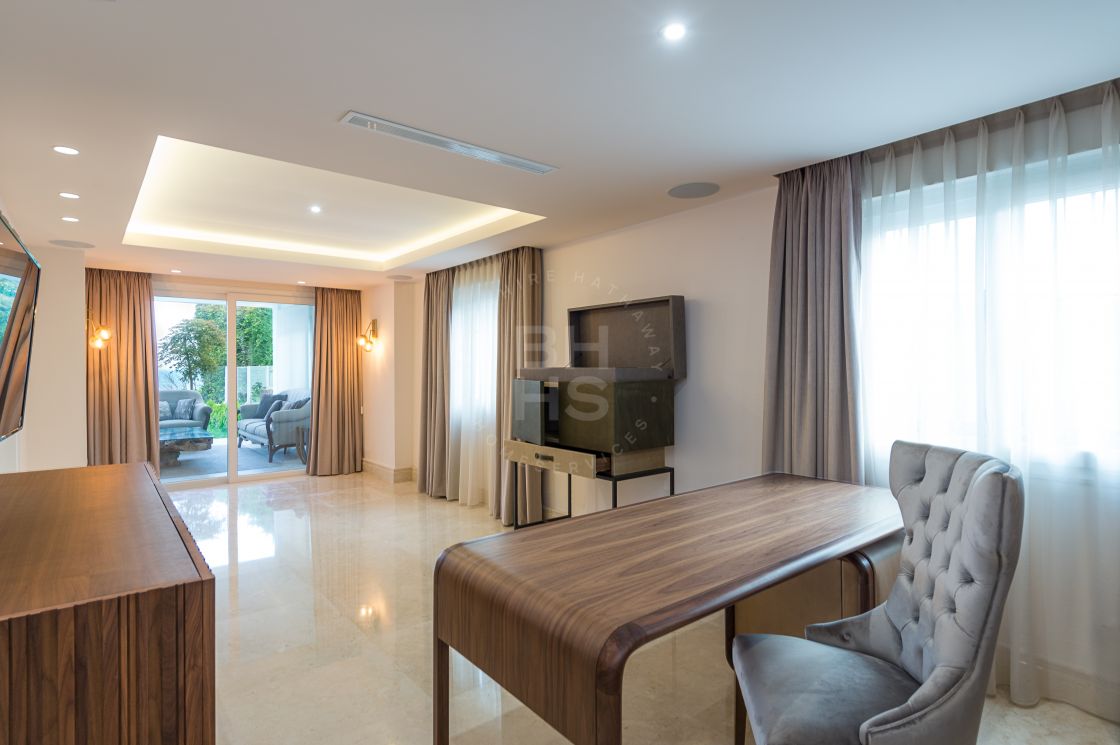 Fully renovated 2nd line beach villa in Puente Romano, Golden Mile-Marbella.