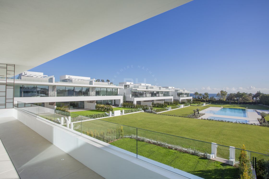 Brand-new luxury villa with sea views situated in the best location on Marbella’s Golden Mile