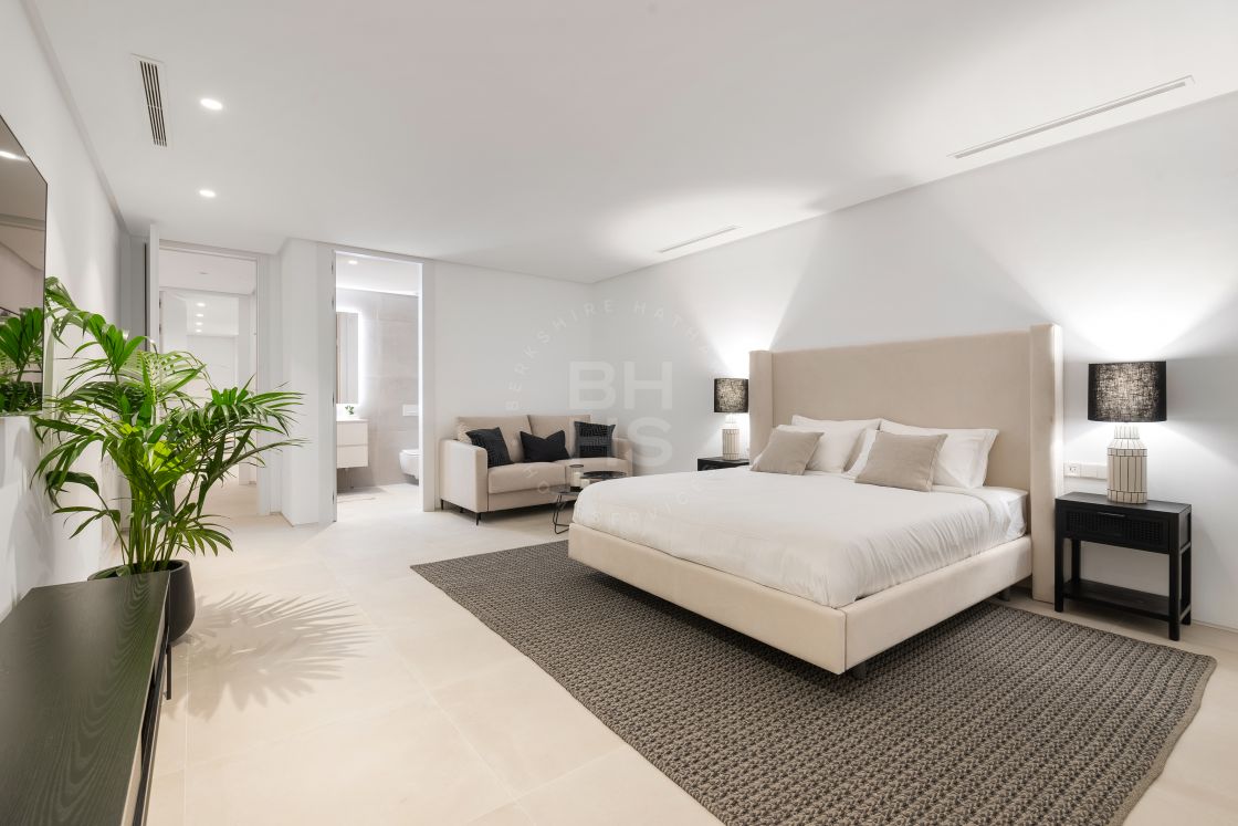Modern beachside villa in Cortijo Blanco, San Pedro de Alcántara