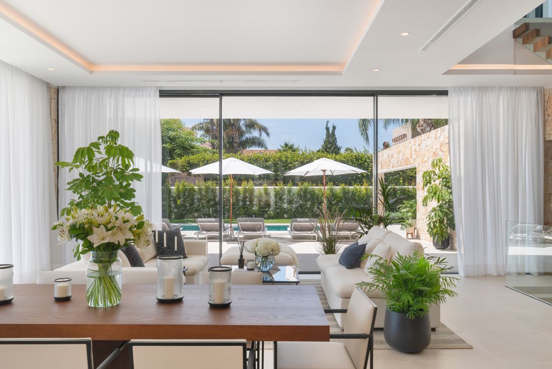 Modern beachside villa in Cortijo Blanco, San Pedro de Alcántara