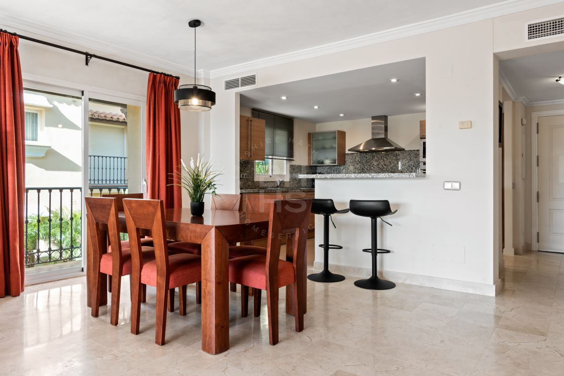Apartamento muy luminoso en una urbanización en primera línea en Atalaya