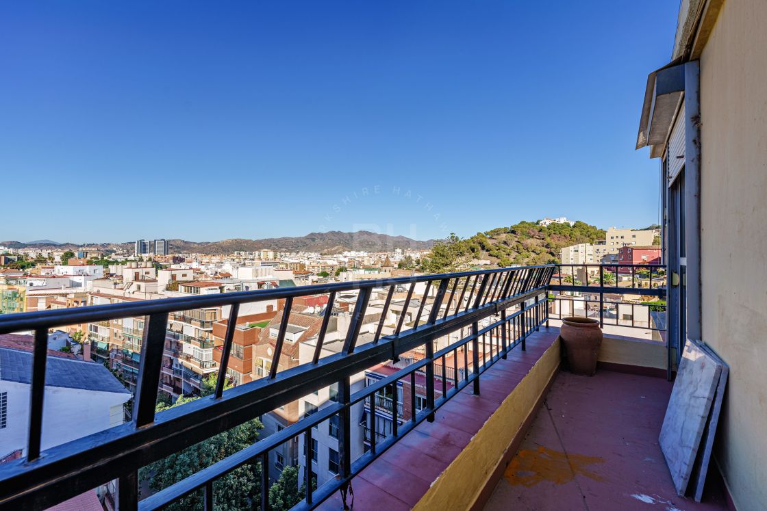 Magnífico piso con terrazas y preciosas vistas en una zona privilegiada de Málaga, cerca del centro histórico y de la playa