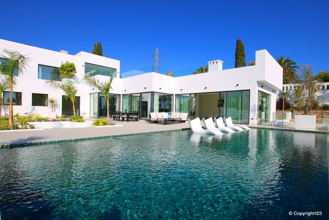 Luxury project of a 3-bedroom villa in El Rosario, East Marbella