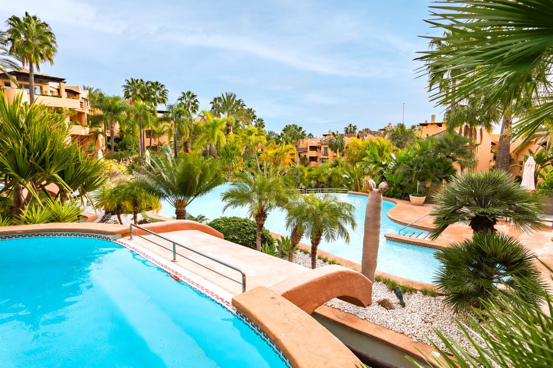 South-facing garden apartment located in one of the best complexes on Marbella's Golden Mile
