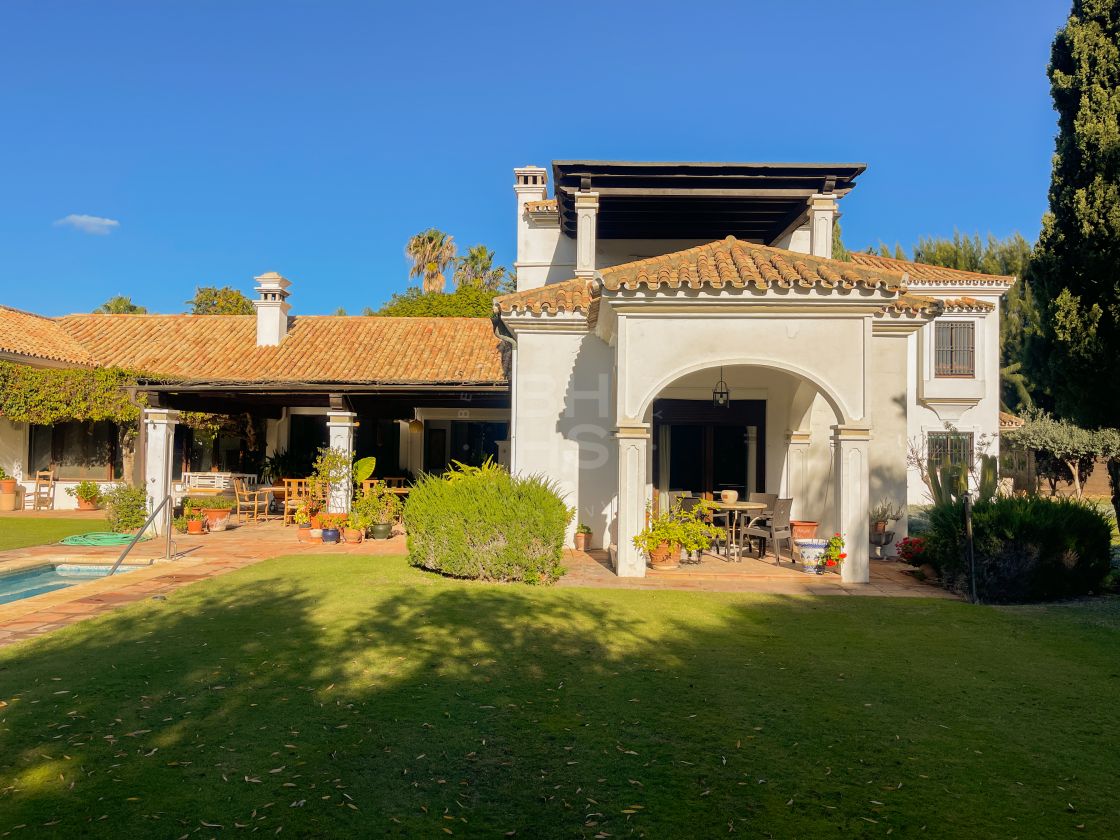 Distinctive Andalusian-style villa in a prestigious location in Sotogrande