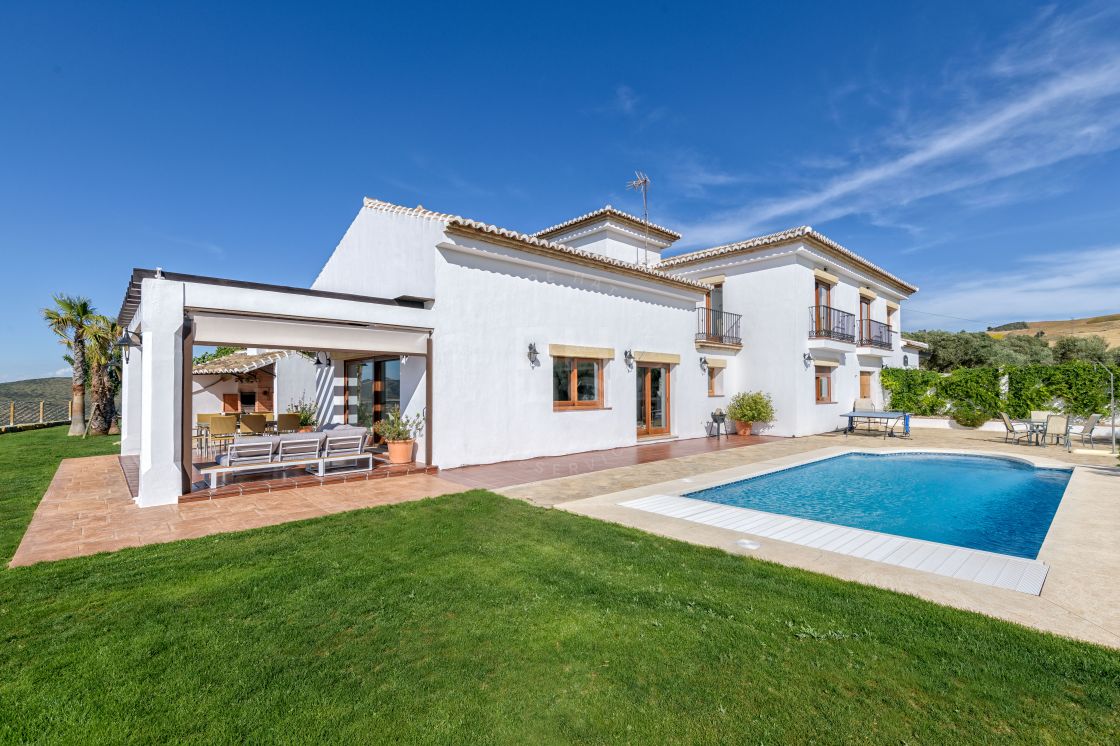 Spectacular estate with breathtaking panoramic country views in Antequera