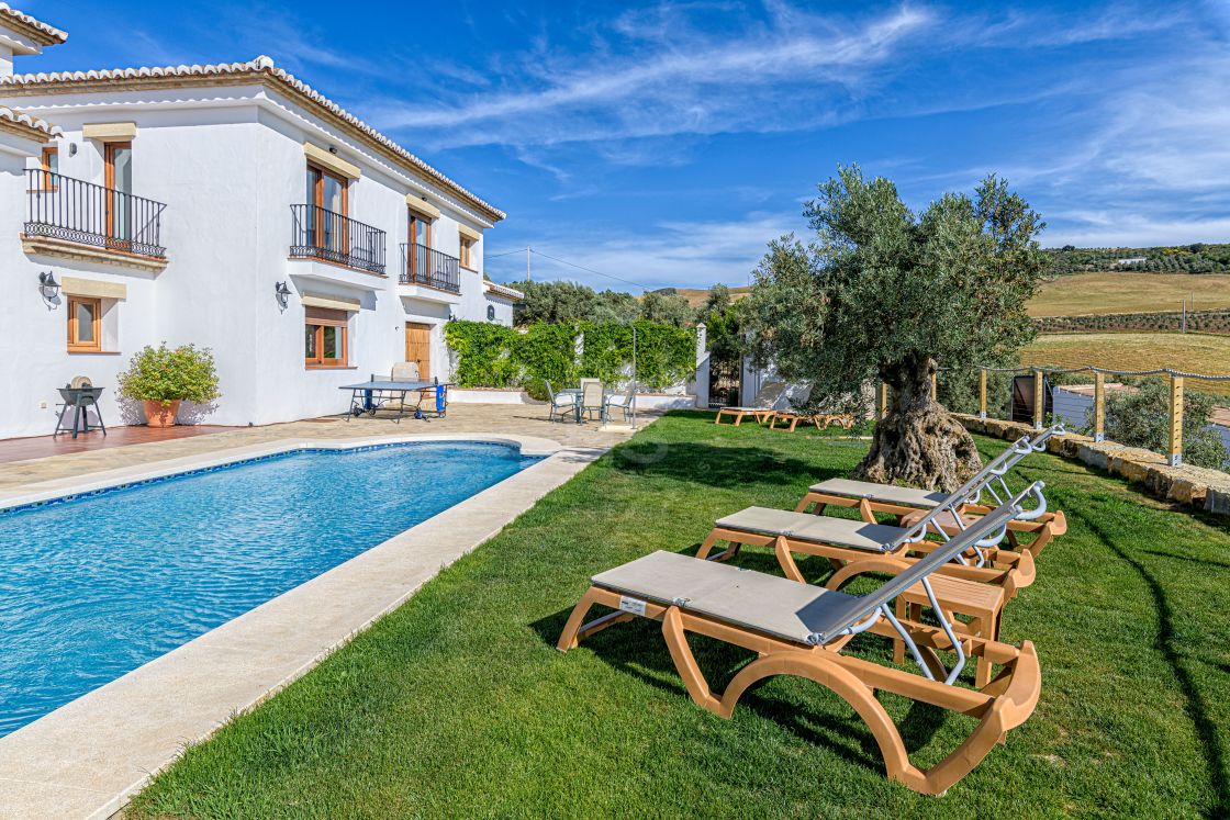 Spectacular estate with breathtaking panoramic country views in Antequera