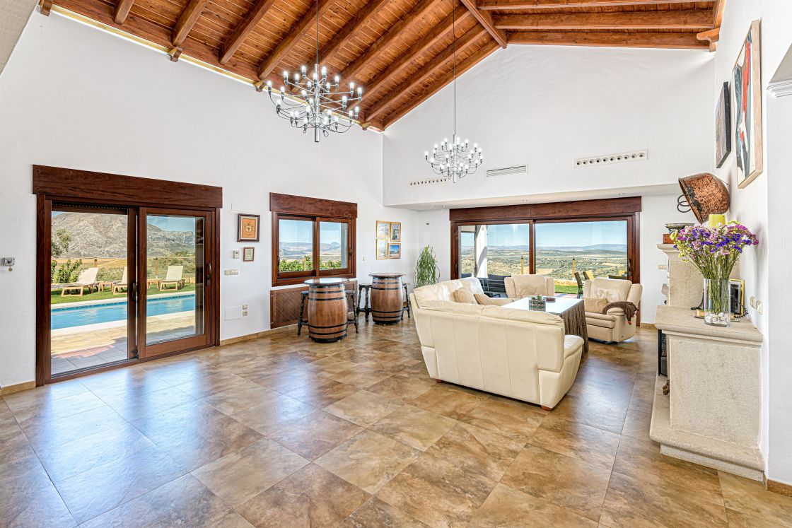 Spectacular estate with breathtaking panoramic country views in Antequera