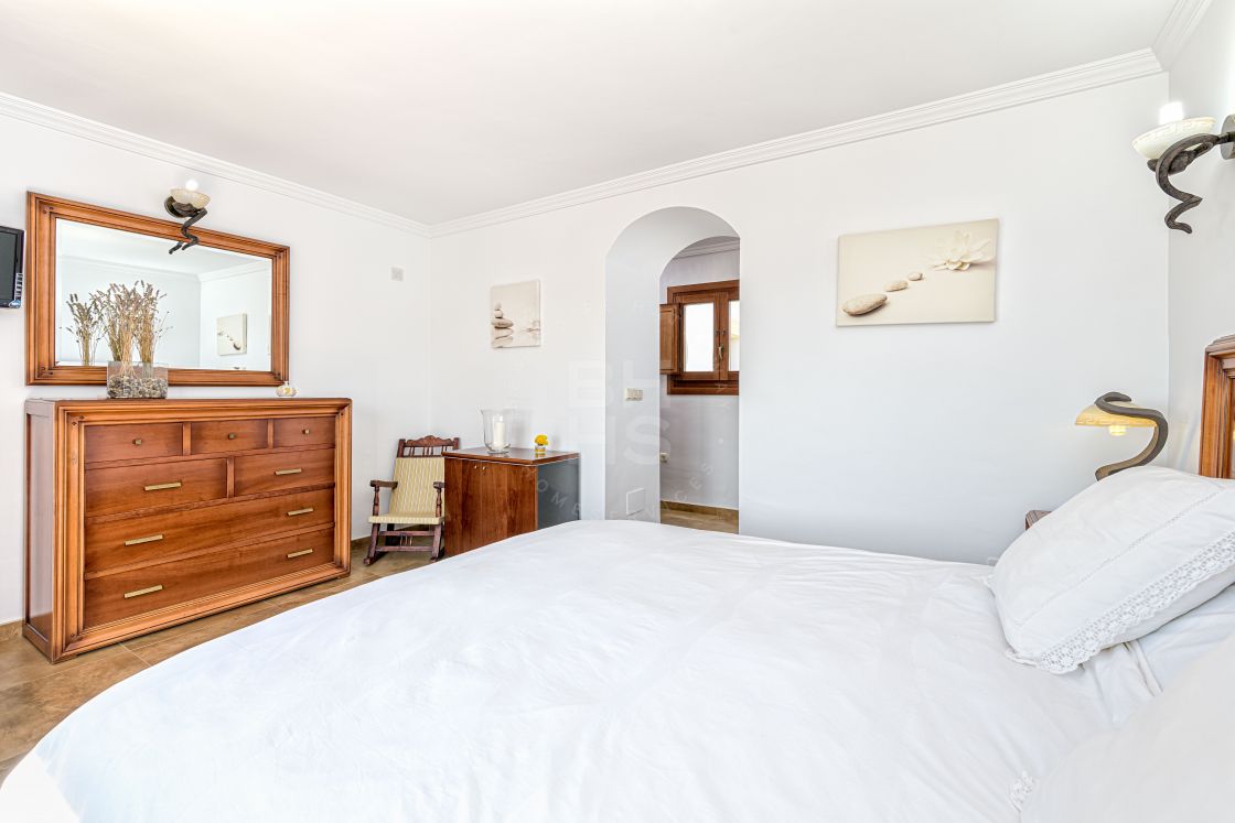 Spectacular estate with breathtaking panoramic country views in Antequera