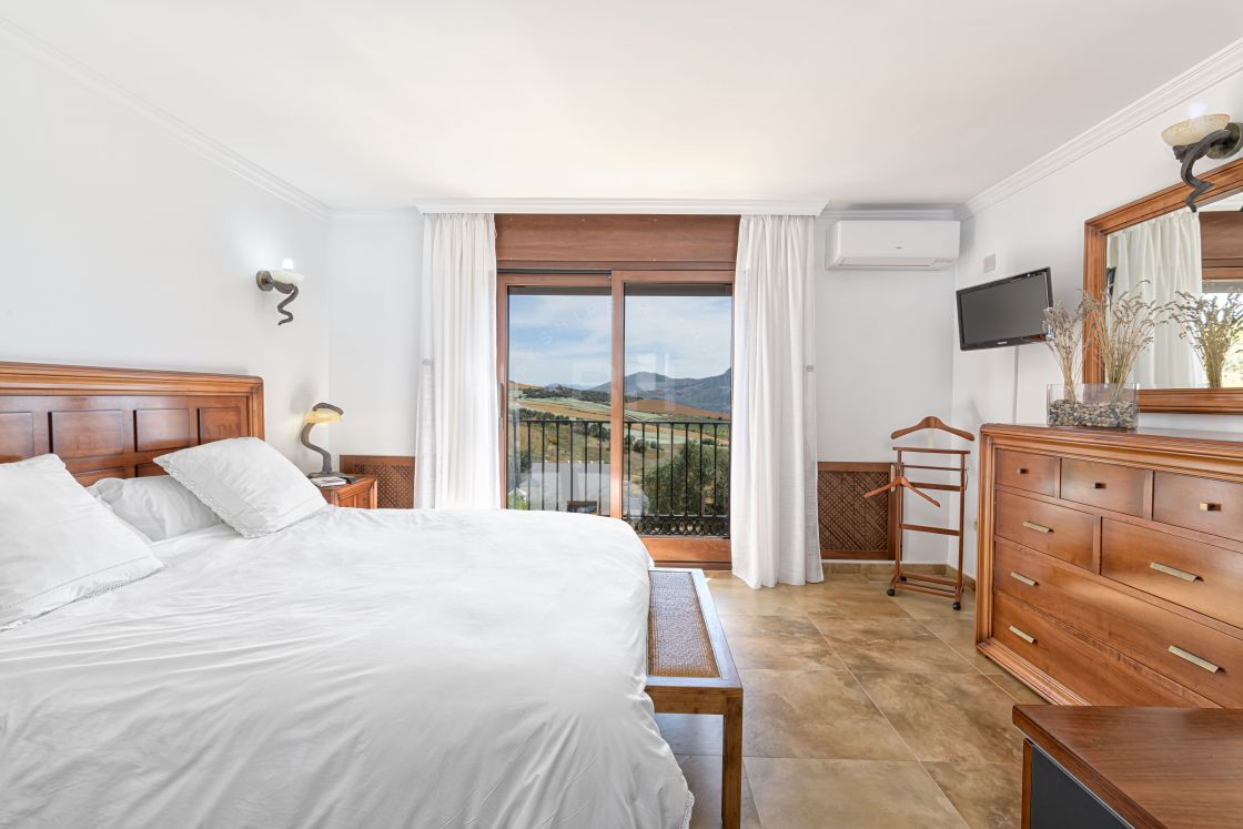 Spectacular estate with breathtaking panoramic country views in Antequera