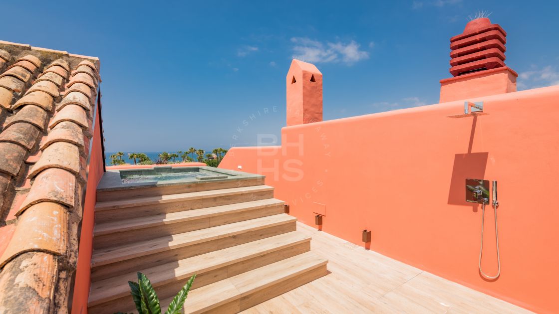 Fabulous fully renovated beachfront penthouse in 5-star complex Torre Bermeja, New Golden Mile, Estepona.
