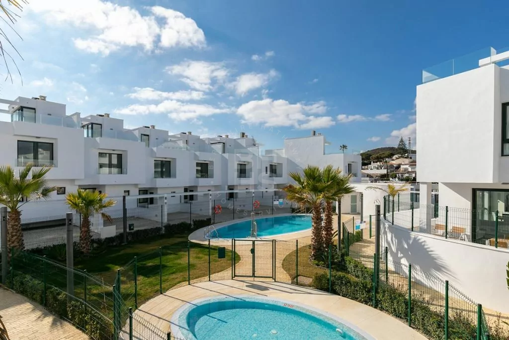 Large, modern townhouse with sea views located walking distance to the beach and amenities