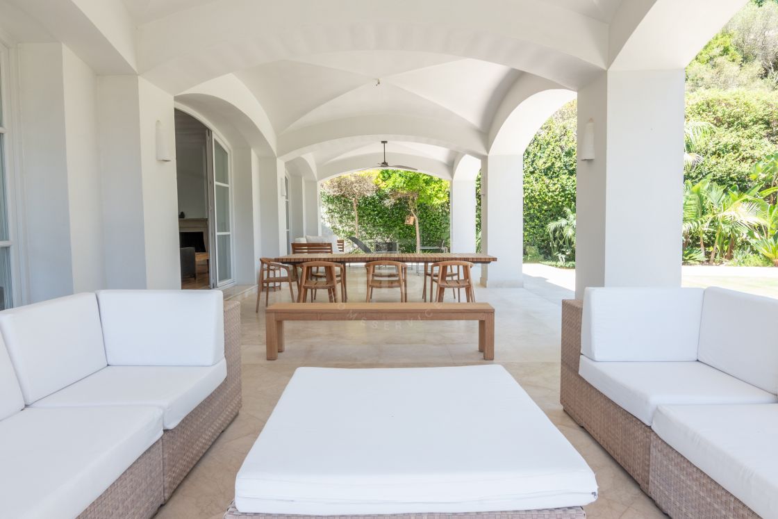Exquisite recently renovated villa in a tranquil location in Sotogrande