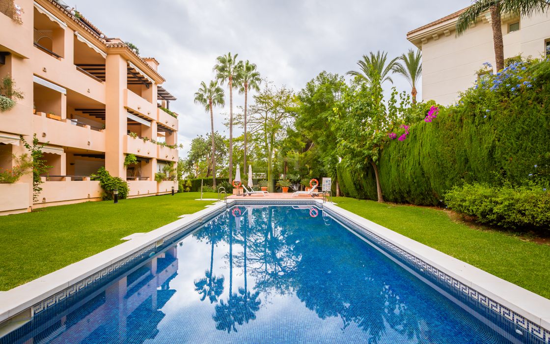 South-facing garden apartment located in one of the best complexes on Marbella's Golden Mile