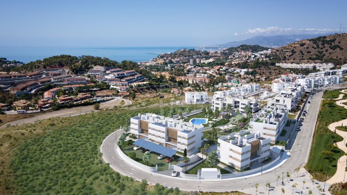 Contemporary penthouse with sea views in Colinas de Limonar, Malaga East