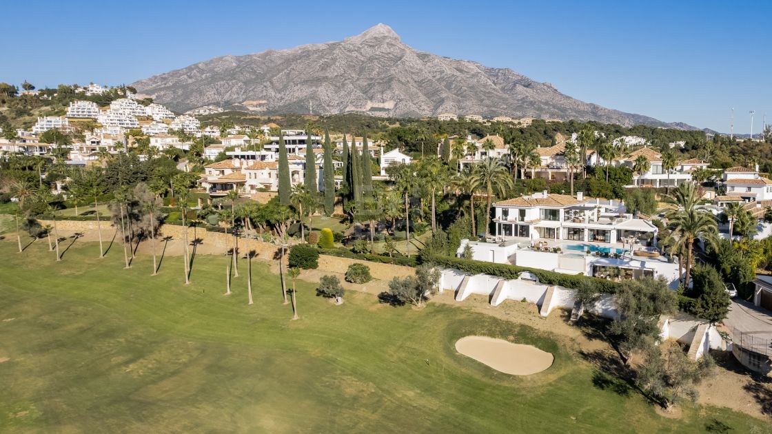 Superb frontline golf villa in Los Naranjos Golf, Nueva Andalucía